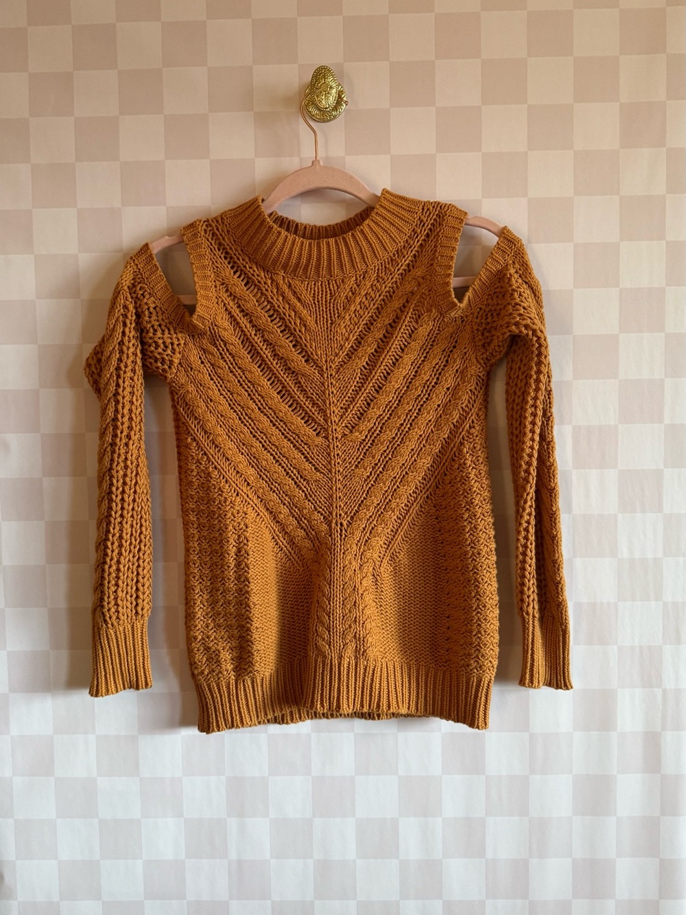 🧶🦊🍄🍁🍂🌻🌞
Cold-Shoulder Cable Knit Sweater - Mustard